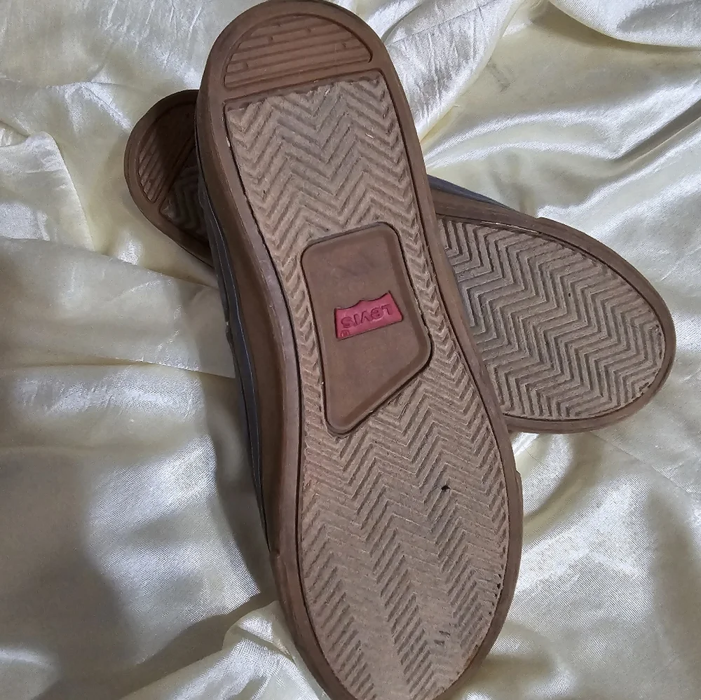 Women's Levi's Gray Sneakers, Size 6